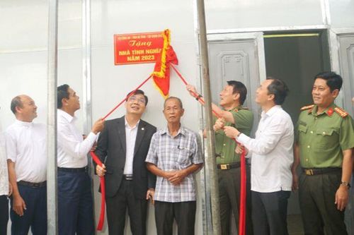 Hà Tĩnh bàn giao 600 ngôi nhà từ nguồn kêu gọi hỗ trợ của Bộ Công an