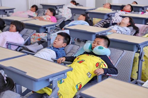 Tiêu chuẩn bàn ghế học sinh trên thế giới
