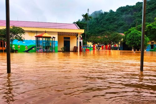 Hàng chục nghìn học sinh và trẻ mầm non ở Thanh Hóa nghỉ học vì mưa lũ