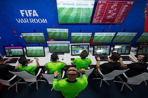 Vì sao VAR chưa phổ biến ở V.League mùa tới?