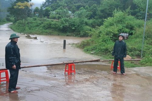 16 thôn, bản bị chia cắt do mưa lớn