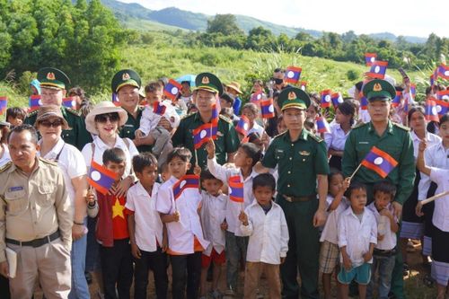 Tết Trung thu gắn kết nghĩa tình hai bên biên giới