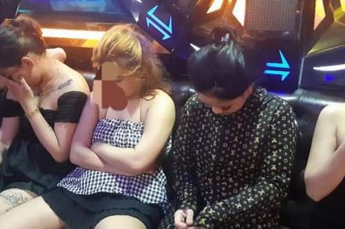Điều tra dàn 'hot girl' thuê phòng hát karaoke để mở tiếc ma túy