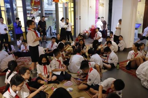 Chế tạo con giống bột cùng trẻ em Hà Nội tại 'Lớp học Tò he'