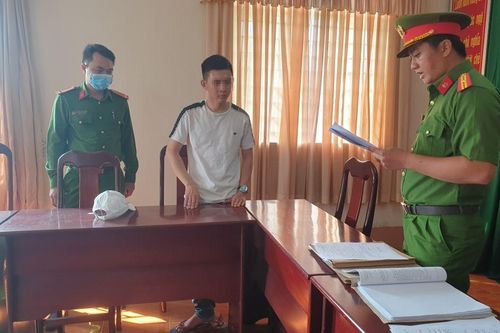 Thuê 2 ôtô rồi mang đi cầm cố lấy tiền tiêu xài