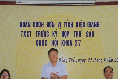 Bộ trưởng Bộ Tư pháp Lê Thành Long tiếp xúc và lắng nghe ý kiến của cử tri Kiên Giang