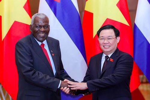 Chủ tịch Quốc hội Vương Đình Huệ chủ trì lễ đón Chủ tịch Quốc hội Cuba