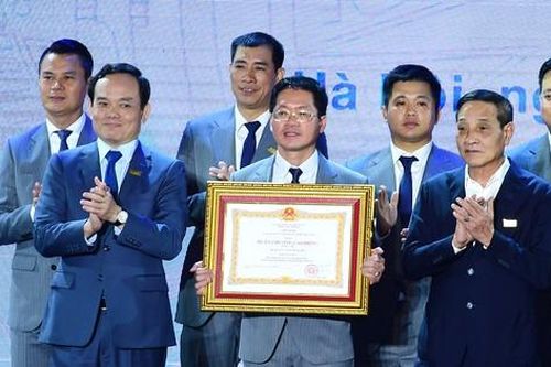 Hội Doanh nghiệp trẻ Hà Nội vinh dự đón nhận Huân chương Lao động hạng Nhì