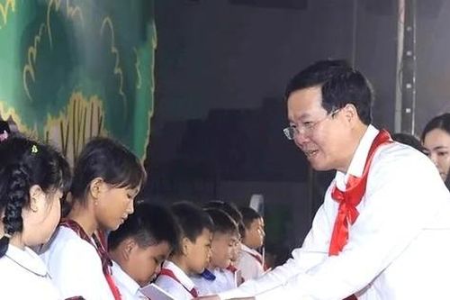Chủ tịch nước Võ Văn Thưởng chung vui Đêm hội Trăng rằm với thiếu nhi