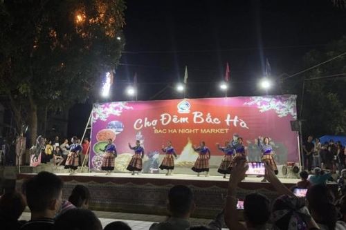 Chợ đêm Bắc Hà - Nơi du khách giao lưu và thưởng thức văn hóa cộng đồng