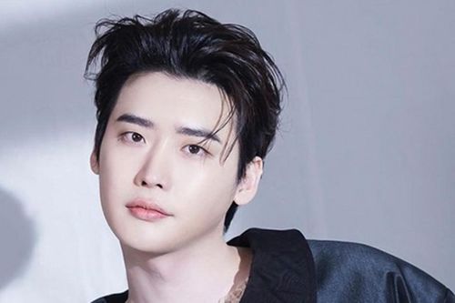 Lee Jong Suk - bạn trai ca sĩ IU chào fan bằng tiếng Việt
