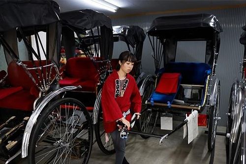 Những cô nàng phu xe khiến du khách trầm trồ, kiếm được hơn trăm triệu mỗi tháng