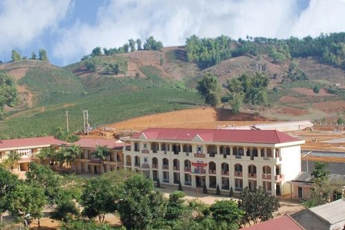 Tạm giữ nhân viên nhà bếp nghi bỏ chất độc vào thức ăn của học sinh ở Sơn La