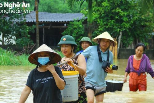 Gần 200 hộ dân ở Quỳ Hợp đang ngập trong biển nước