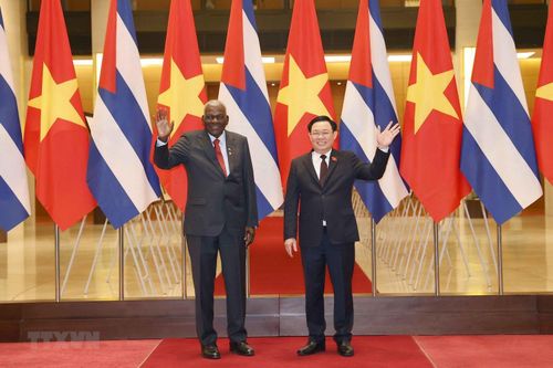 Chủ tịch Quốc hội Vương Đình Huệ tiếp Chủ tịch Quốc hội Cuba