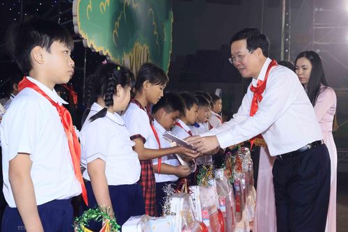 Chủ tịch nước Võ Văn Thưởng dự Đêm hội Trăng rằm tại Bình Phước