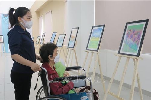 Triển lãm tranh đặc biệt của những bệnh nhân sau đột quỵ