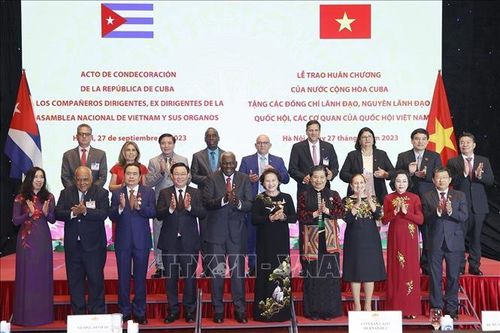 Lãnh đạo Quốc hội Việt Nam nhận phần thưởng cao quý của nước Cộng hòa Cuba