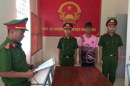 Tạm giữ thanh niên không chấp hành hiệu lệnh, lái xe tông CSGT