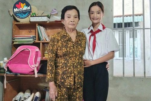 'Ba mẹ mất sớm, nhờ có ngoại động viên nên em cố gắng vượt qua'