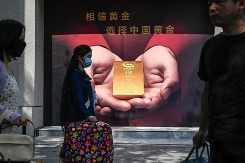 Chứng khoán, bất động sản rung lắc, vàng trở thành 'hầm trú ẩn' của người Trung Quốc