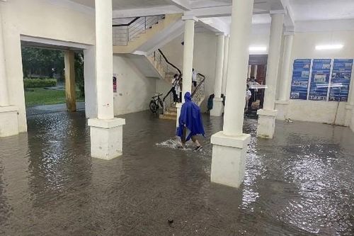 Mưa lũ lớn gây nhiều thiệt hại tại khu vực miền Trung