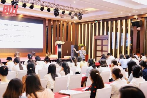 Bộ Lao động - Thương binh và Xã hội tư vấn, đối thoại về chính sách bảo hiểm xã hội tại Thanh Hóa