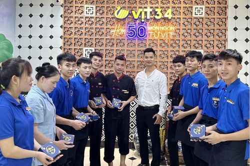 Thương hiệu Vịt 34 làm bánh Trung thu tri ân nhân sự dịp Tết Đoàn viên