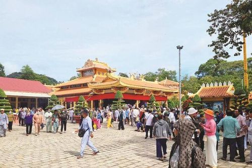Về Thới Sơn dự lễ giỗ Phật thầy!