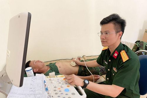 Người quân y học và làm theo Bác
