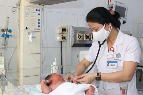 Một trẻ chào đời có cân nặng 6,1kg