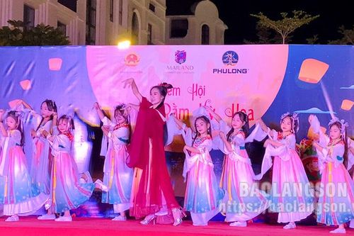 Trên 1,3 nghìn người tham gia Đêm hội trăng rằm Kỳ Hoa