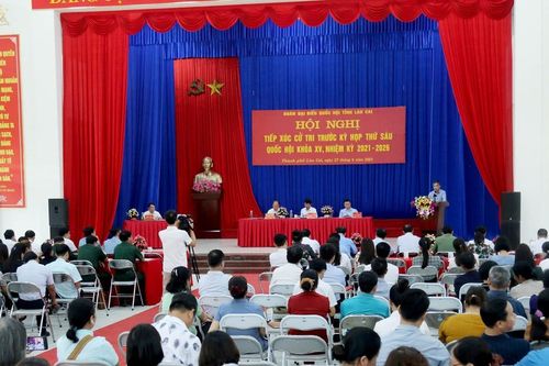 Bí thư Tỉnh ủy Đặng Xuân Phong tiếp xúc cử tri thành phố Lào Cai