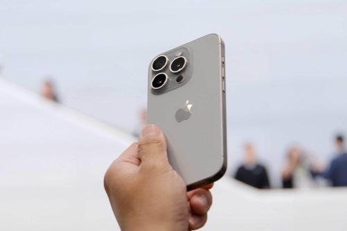 iPhone 15 xách tay hết 'nóng'