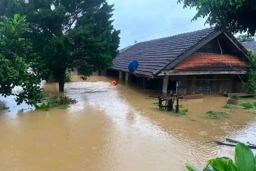 Nghệ An: Hơn 1.100 ngôi nhà bị ngập, nhiều tuyến đường bị sạt lở