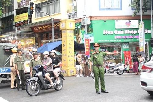Đảm bảo an ninh trật tự khu vực chợ Trung thu truyền thống Hàng Mã