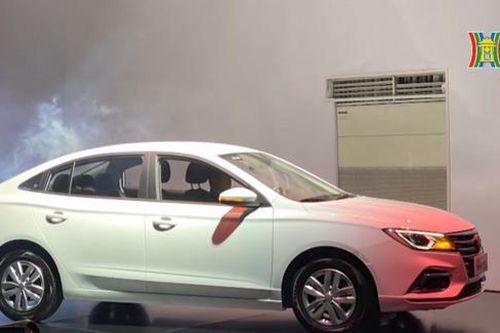 Sedan hạng C mới về Việt Nam giá từ 399 triệu đồng