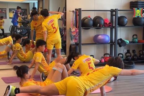 ĐT nữ Việt Nam tập luyện trước trận gặp Nhật Bản