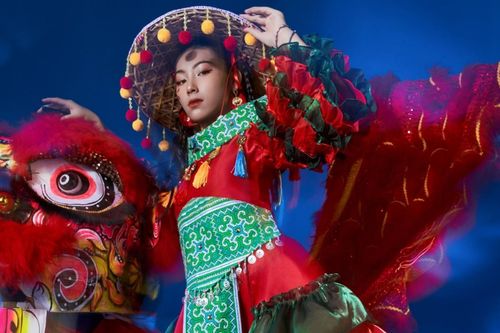 Mẫu nhí Khánh Vân khoe thần thái chuẩn 'model'