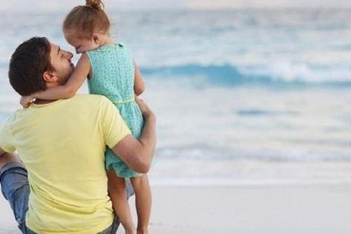 Nghiên cứu khoa học: Sự nuôi dạy của cha ảnh hưởng rất lớn đến sự phát triển của con gái, hơn cả mẹ