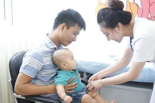 Cách nhận biết bất thường sau tiêm vaccine