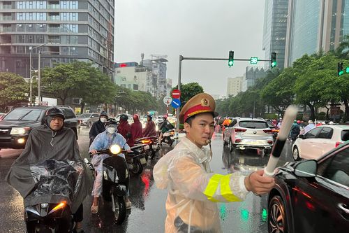 Tận lực đảm bảo tuyệt đối an toàn cho người dân Thủ đô đi lại trong trận mưa ngập lớn