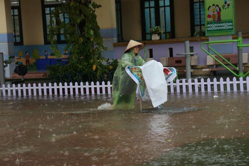 Có thể cho phép học sinh nghỉ học trong trường hợp cần thiết do mưa lũ