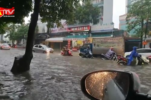 Clip: Lũ lụt tàn phá nhiều tỉnh miền Trung