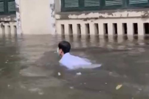Những khoảnh khắc hài hước trong trận mưa sáng 28/9