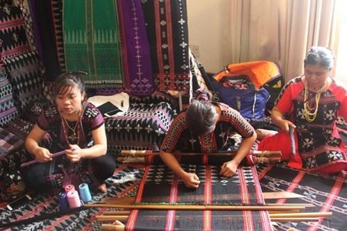 Giúp người dân vươn lên thoát nghèo bền vững