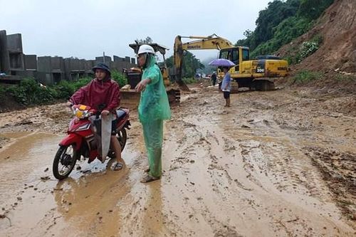 Hòa Bình: Đánh giá lại những nguy cơ sạt lở tại dốc Cun để khắc phục, đảm bảo giao thông