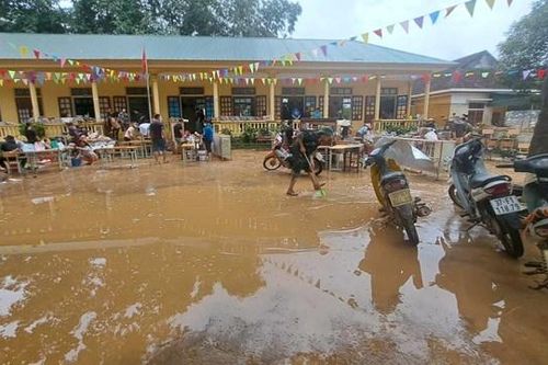 Hình ảnh bùn đất sau lũ tại Quỳ Châu (Nghệ An)
