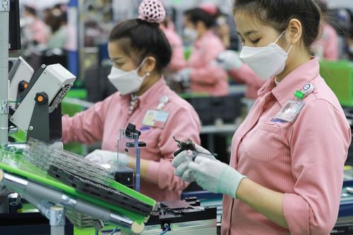 Đan xen cơ hội và thách thức khi các 'ông lớn' chuyển dịch sản xuất