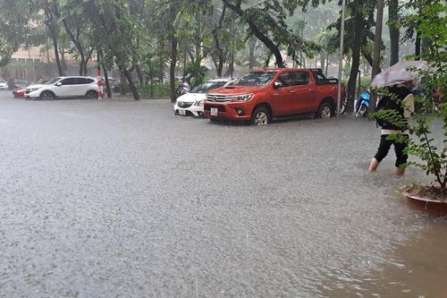 Nội thành Hà Nội và các vùng lân cận vẫn có mưa vừa đến mưa to